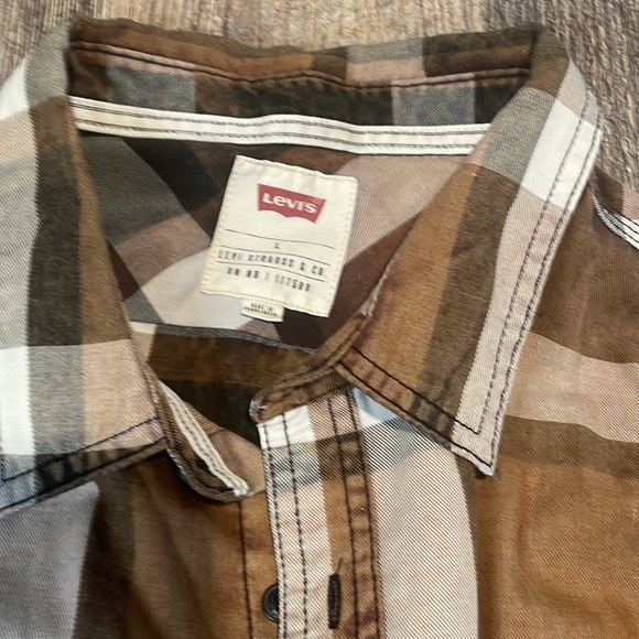 Levi's brown plaid button up - Picture 3 of 5